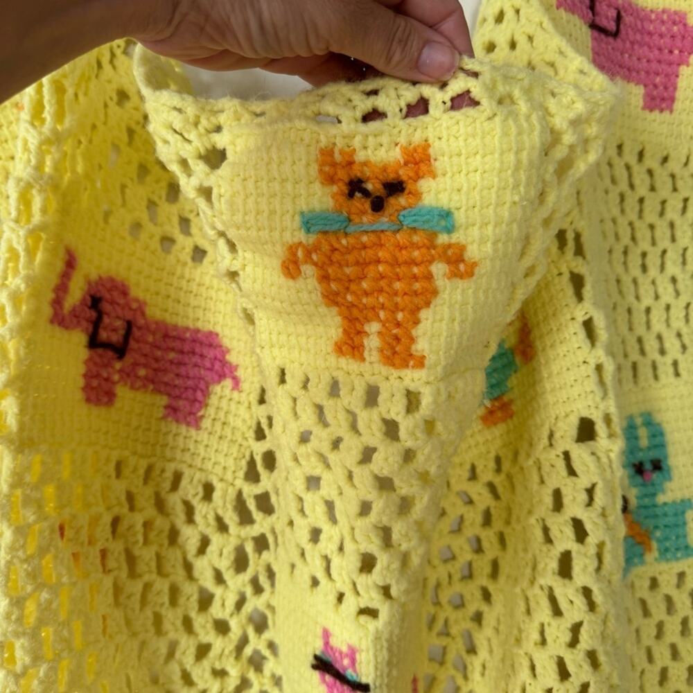 Vintage Handmade Yellow Crochet Knit Baby Blanket Animals Gender Neutral - Picture 6 of 8